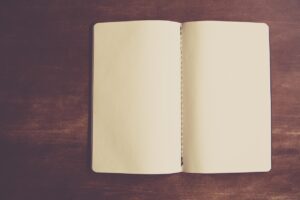 終活に役立つエンディングノートの書き方例は？